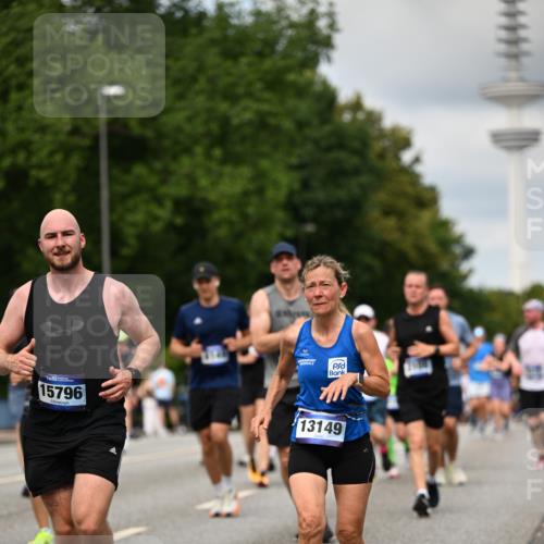 29.06.2025 - hella hamburg halbmarathon Dr. Thomas Lammeyer http://msf.ph/oto/8507222 29.06.2025 10:28:21 Kennedybrücke 1005, 1009, 1304, 1444, 2108, 2489, 2766, 3034, 3185, 3285, 3579, 4122, 4391, 4597, 4684, 4993, 5055, 5160, 5661, 6502, 7013, 8031, 8149, 8297, 8676, 8717, 9217, 9603, 9715, 11300, 11415 meine-sportfotos.de