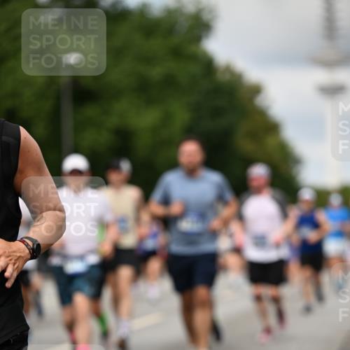 29.06.2025 - hella hamburg halbmarathon Dr. Thomas Lammeyer http://msf.ph/oto/8507303 29.06.2025 10:28:26 Kennedybrücke 1005, 1009, 1304, 1444, 1545, 2108, 2489, 2766, 3185, 3579, 4122, 4391, 4597, 4993, 5055, 5160, 5258, 5661, 7013, 8031, 8141, 8149, 8297, 8676, 8717, 9603, 9715, 11300, 11415 meine-sportfotos.de