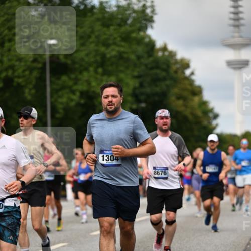 29.06.2025 - hella hamburg halbmarathon Dr. Thomas Lammeyer http://msf.ph/oto/8507316 29.06.2025 10:28:27 Kennedybrücke 1005, 1009, 1304, 1444, 1545, 2108, 2489, 2766, 3185, 3579, 4122, 4391, 4597, 4646, 4993, 5055, 5160, 5258, 5260, 5661, 7013, 8031, 8141, 8149, 8297, 8676, 8717, 9603, 9715, 11300, 11415 meine-sportfotos.de