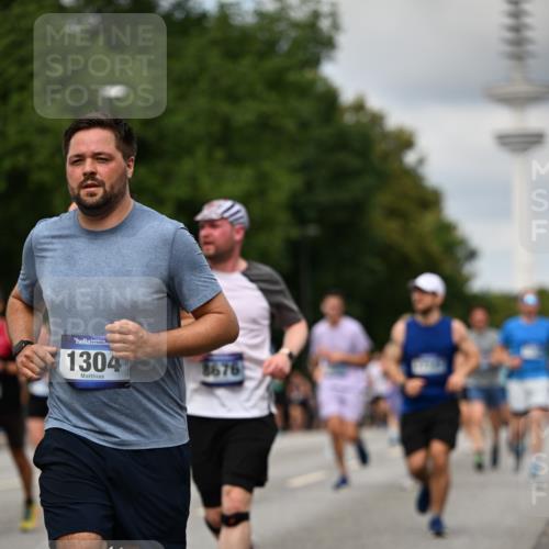 29.06.2025 - hella hamburg halbmarathon Dr. Thomas Lammeyer http://msf.ph/oto/8507339 29.06.2025 10:28:28 Kennedybrücke 1005, 1009, 1304, 1444, 1545, 2108, 2489, 2766, 3185, 3579, 4122, 4391, 4597, 4646, 4993, 5055, 5160, 5258, 5260, 5661, 7013, 8031, 8141, 8149, 8297, 8676, 8717, 9603, 9715, 11300, 11415 meine-sportfotos.de