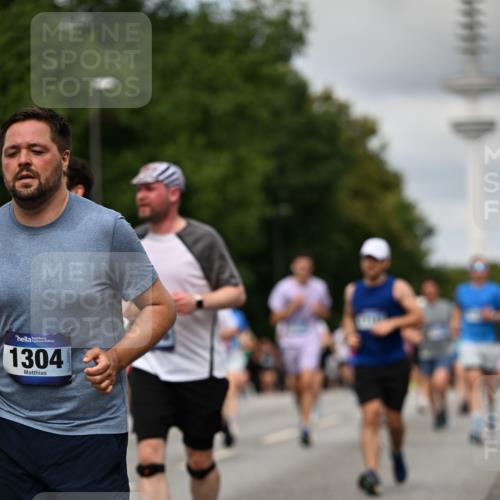 29.06.2025 - hella hamburg halbmarathon Dr. Thomas Lammeyer http://msf.ph/oto/8507345 29.06.2025 10:28:29 Kennedybrücke 1005, 1009, 1304, 1444, 1545, 2108, 2489, 2766, 3185, 3579, 4122, 4391, 4597, 4646, 4993, 5055, 5160, 5258, 5260, 5661, 7013, 8031, 8141, 8149, 8297, 8676, 8717, 9603, 9715, 11300, 11415 meine-sportfotos.de