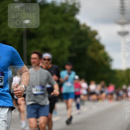 29.06.2025 - hella hamburg halbmarathon Dr. Thomas Lammeyer http://msf.ph/oto/8507465 29.06.2025 10:28:36 Kennedybrücke 1005, 1009, 1304, 1545, 2108, 2766, 3185, 3579, 4122, 4162, 4391, 4597, 4646, 4993, 5039, 5055, 5160, 5258, 5260, 5661, 5954, 7013, 7426, 8141, 8149, 8187, 8297, 8676, 8717, 8918, 8920, 9603, 9715, 11300, 11415 meine-sportfotos.de