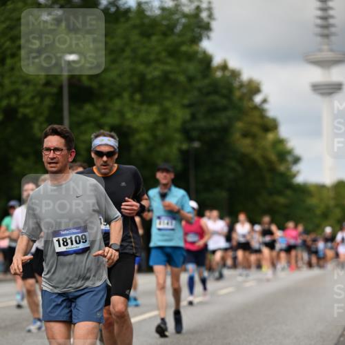 29.06.2025 - hella hamburg halbmarathon Dr. Thomas Lammeyer http://msf.ph/oto/8507473 29.06.2025 10:28:36 Kennedybrücke 1005, 1009, 1304, 1545, 2108, 2766, 3185, 3579, 4122, 4162, 4391, 4597, 4646, 4993, 5039, 5055, 5160, 5258, 5260, 5661, 5954, 7013, 7426, 8141, 8149, 8187, 8297, 8676, 8717, 8918, 8920, 9603, 9715, 11300, 11415 meine-sportfotos.de