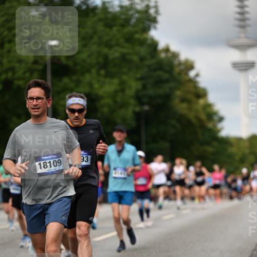 29.06.2025 - hella hamburg halbmarathon Dr. Thomas Lammeyer http://msf.ph/oto/8507476 29.06.2025 10:28:36 Kennedybrücke 1005, 1009, 1304, 1545, 2108, 2766, 3185, 3579, 4122, 4162, 4391, 4597, 4646, 4993, 5039, 5055, 5160, 5258, 5260, 5661, 5954, 7013, 7426, 8141, 8149, 8187, 8297, 8676, 8717, 8918, 8920, 9603, 9715, 11300, 11415 meine-sportfotos.de