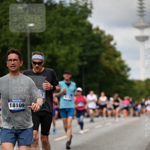 29.06.2025 - hella hamburg halbmarathon Dr. Thomas Lammeyer http://msf.ph/oto/8507479 29.06.2025 10:28:36 Kennedybrücke 1005, 1009, 1304, 1545, 2108, 2766, 3185, 3579, 4122, 4162, 4391, 4597, 4646, 4993, 5039, 5055, 5160, 5258, 5260, 5661, 5954, 7013, 7426, 8141, 8149, 8187, 8297, 8676, 8717, 8918, 8920, 9603, 9715, 11300, 11415 meine-sportfotos.de