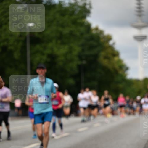 29.06.2025 - hella hamburg halbmarathon Dr. Thomas Lammeyer http://msf.ph/oto/8507510 29.06.2025 10:28:38 Kennedybrücke 1005, 1009, 1304, 1545, 2766, 3185, 3579, 4122, 4162, 4597, 4646, 4993, 5039, 5055, 5160, 5258, 5260, 5661, 5954, 7013, 7426, 8141, 8149, 8187, 8297, 8676, 8717, 8918, 8920, 9603, 11300, 11415 meine-sportfotos.de