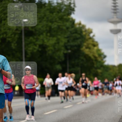 29.06.2025 - hella hamburg halbmarathon Dr. Thomas Lammeyer http://msf.ph/oto/8507544 29.06.2025 10:28:40 Kennedybrücke 1005, 1009, 1304, 1545, 2766, 3579, 4122, 4162, 4646, 4993, 5039, 5055, 5160, 5258, 5260, 5954, 7426, 7920, 8141, 8187, 8297, 8676, 8717, 8918, 8920, 9603, 11300, 11415 meine-sportfotos.de
