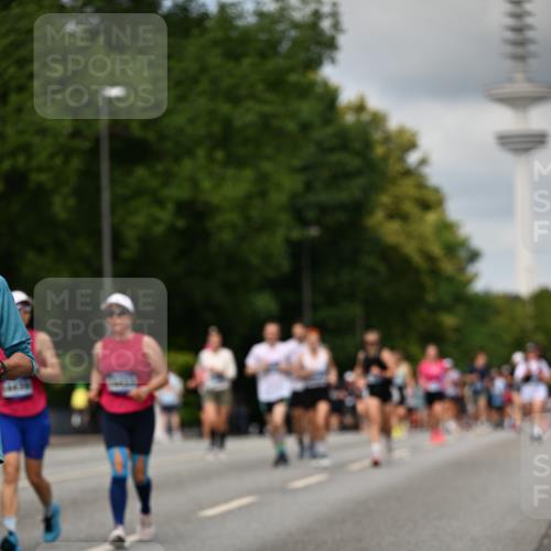 29.06.2025 - hella hamburg halbmarathon Dr. Thomas Lammeyer http://msf.ph/oto/8507549 29.06.2025 10:28:40 Kennedybrücke 1005, 1009, 1304, 1545, 2766, 3579, 4122, 4162, 4646, 4993, 5039, 5055, 5160, 5258, 5260, 5954, 7426, 7920, 8141, 8187, 8297, 8676, 8717, 8918, 8920, 9603, 11300, 11415 meine-sportfotos.de