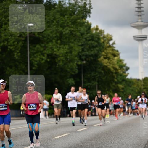 29.06.2025 - hella hamburg halbmarathon Dr. Thomas Lammeyer http://msf.ph/oto/8507551 29.06.2025 10:28:40 Kennedybrücke 1005, 1009, 1304, 1545, 2766, 3579, 4122, 4162, 4646, 4993, 5039, 5055, 5160, 5258, 5260, 5954, 7426, 7920, 8141, 8187, 8297, 8676, 8717, 8918, 8920, 9603, 11300, 11415 meine-sportfotos.de