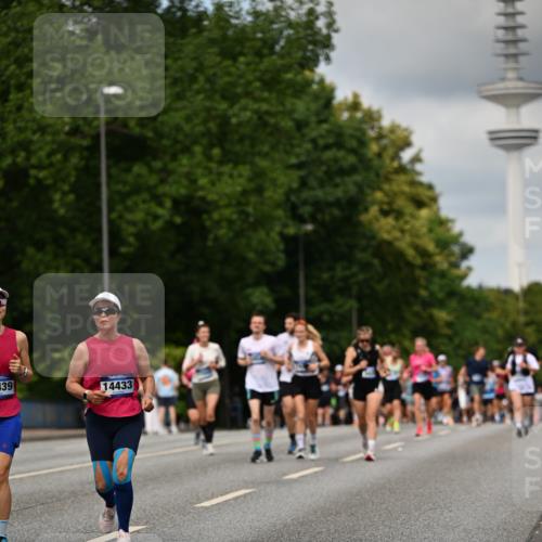 29.06.2025 - hella hamburg halbmarathon Dr. Thomas Lammeyer http://msf.ph/oto/8507554 29.06.2025 10:28:40 Kennedybrücke 1005, 1009, 1304, 1545, 2766, 3579, 4122, 4162, 4646, 4993, 5039, 5055, 5160, 5258, 5260, 5954, 7426, 7920, 8141, 8187, 8297, 8676, 8717, 8918, 8920, 9603, 11300, 11415 meine-sportfotos.de