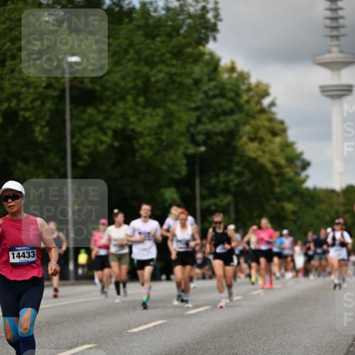29.06.2025 - hella hamburg halbmarathon Dr. Thomas Lammeyer http://msf.ph/oto/8507577 29.06.2025 10:28:42 Kennedybrücke 1545, 2766, 3579, 4162, 4646, 4993, 5039, 5055, 5160, 5258, 5260, 5954, 7426, 7920, 8141, 8187, 8297, 8676, 8717, 8918, 8920, 9603, 11300, 11415 meine-sportfotos.de