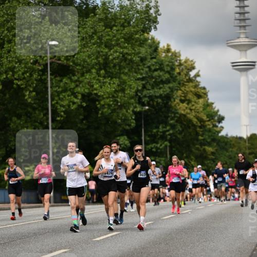 29.06.2025 - hella hamburg halbmarathon Dr. Thomas Lammeyer http://msf.ph/oto/8507617 29.06.2025 10:28:44 Kennedybrücke 1389, 1545, 2766, 3579, 4162, 4646, 4993, 5039, 5055, 5160, 5258, 5260, 5954, 7426, 7920, 8141, 8187, 8297, 8717, 8918, 8920, 9603, 11300, 11415 meine-sportfotos.de