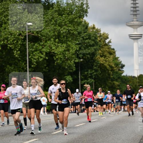 29.06.2025 - hella hamburg halbmarathon Dr. Thomas Lammeyer http://msf.ph/oto/8507649 29.06.2025 10:28:45 Kennedybrücke 1389, 1545, 3579, 4162, 4646, 4993, 5039, 5055, 5160, 5258, 5260, 5954, 7426, 7920, 8141, 8187, 8297, 8717, 8918, 8920, 9603, 11415 meine-sportfotos.de