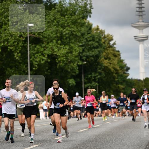 29.06.2025 - hella hamburg halbmarathon Dr. Thomas Lammeyer http://msf.ph/oto/8507657 29.06.2025 10:28:46 Kennedybrücke 1389, 1545, 3579, 4162, 4646, 4993, 5039, 5055, 5160, 5258, 5260, 5954, 7426, 7920, 8141, 8187, 8297, 8717, 8918, 8920, 9603, 11415 meine-sportfotos.de
