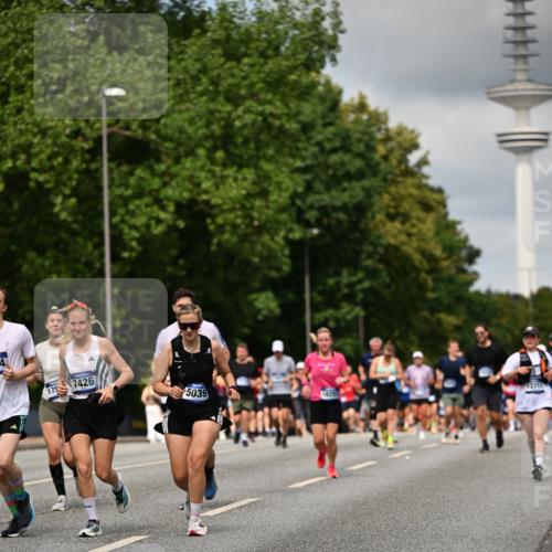 29.06.2025 - hella hamburg halbmarathon Dr. Thomas Lammeyer http://msf.ph/oto/8507667 29.06.2025 10:28:46 Kennedybrücke 1389, 1545, 3579, 4162, 4646, 4993, 5039, 5055, 5160, 5258, 5260, 5954, 7426, 7920, 8141, 8187, 8297, 8717, 8918, 8920, 9603, 11415 meine-sportfotos.de