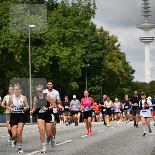 29.06.2025 - hella hamburg halbmarathon Dr. Thomas Lammeyer http://msf.ph/oto/8507676 29.06.2025 10:28:46 Kennedybrücke 1389, 1545, 3579, 4162, 4646, 4993, 5039, 5055, 5160, 5258, 5260, 5954, 7426, 7920, 8141, 8187, 8297, 8717, 8918, 8920, 9603, 11415 meine-sportfotos.de