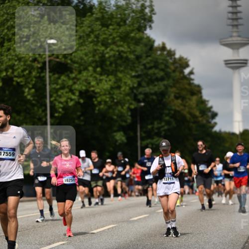 29.06.2025 - hella hamburg halbmarathon Dr. Thomas Lammeyer http://msf.ph/oto/8507697 29.06.2025 10:28:49 Kennedybrücke 1389, 1545, 2944, 4162, 4646, 4719, 4993, 5039, 5258, 5260, 5358, 5954, 7426, 7920, 8141, 8187, 8297, 8918, 8920, 10907, 11044 meine-sportfotos.de