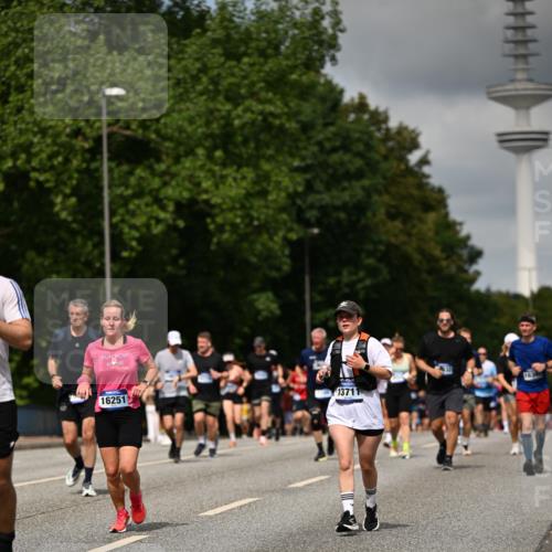 29.06.2025 - hella hamburg halbmarathon Dr. Thomas Lammeyer http://msf.ph/oto/8507705 29.06.2025 10:28:50 Kennedybrücke 1389, 1545, 2944, 4162, 4646, 4719, 4993, 5039, 5258, 5260, 5358, 5954, 7426, 7920, 8141, 8167, 8187, 8297, 8918, 8920, 10907, 11044 meine-sportfotos.de