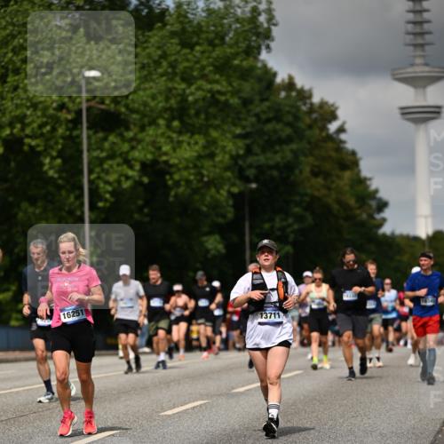 29.06.2025 - hella hamburg halbmarathon Dr. Thomas Lammeyer http://msf.ph/oto/8507713 29.06.2025 10:28:50 Kennedybrücke 1389, 1545, 2944, 4162, 4646, 4719, 4993, 5039, 5258, 5260, 5358, 5954, 7426, 7920, 8141, 8167, 8187, 8297, 8918, 8920, 10907, 11044 meine-sportfotos.de
