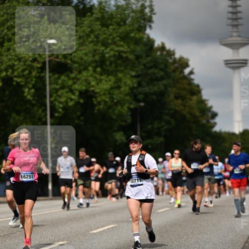29.06.2025 - hella hamburg halbmarathon Dr. Thomas Lammeyer http://msf.ph/oto/8507724 29.06.2025 10:28:51 Kennedybrücke 1389, 1545, 2944, 3421, 4162, 4646, 4719, 5039, 5258, 5260, 5358, 5954, 7426, 7920, 8141, 8167, 8187, 8918, 8920, 10907, 11044 meine-sportfotos.de