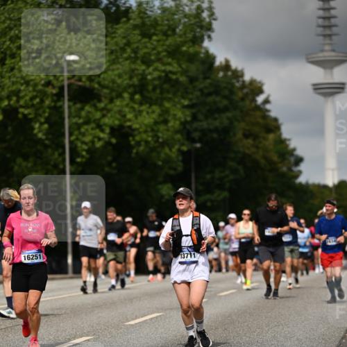 29.06.2025 - hella hamburg halbmarathon Dr. Thomas Lammeyer http://msf.ph/oto/8507726 29.06.2025 10:28:51 Kennedybrücke 1389, 1545, 2944, 3421, 4162, 4646, 4719, 5039, 5258, 5260, 5358, 5954, 7426, 7920, 8141, 8167, 8187, 8918, 8920, 10907, 11044 meine-sportfotos.de