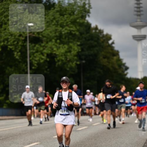 29.06.2025 - hella hamburg halbmarathon Dr. Thomas Lammeyer http://msf.ph/oto/8507742 29.06.2025 10:28:52 Kennedybrücke 1389, 1545, 2944, 3421, 4162, 4646, 4719, 5039, 5258, 5260, 5358, 5954, 6524, 6526, 7426, 7920, 7975, 8141, 8167, 8187, 8918, 8920, 10907, 11044 meine-sportfotos.de