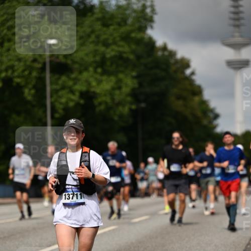 29.06.2025 - hella hamburg halbmarathon Dr. Thomas Lammeyer http://msf.ph/oto/8507766 29.06.2025 10:28:53 Kennedybrücke 1389, 2944, 3421, 4162, 4646, 4719, 5039, 5258, 5260, 5358, 5954, 6524, 6526, 7426, 7920, 7975, 8141, 8167, 8187, 8918, 8920, 10907, 11044 meine-sportfotos.de