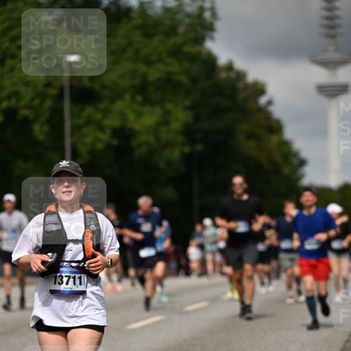 29.06.2025 - hella hamburg halbmarathon Dr. Thomas Lammeyer http://msf.ph/oto/8507776 29.06.2025 10:28:54 Kennedybrücke 1389, 1395, 2477, 2944, 3421, 4162, 4646, 4719, 5039, 5258, 5260, 5358, 5954, 6524, 6526, 7426, 7920, 7975, 8167, 8187, 8502, 8918, 8920, 10907, 11044, 11347 meine-sportfotos.de