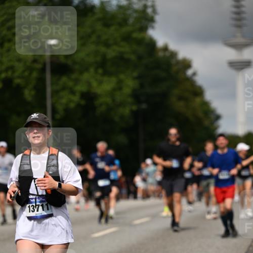 29.06.2025 - hella hamburg halbmarathon Dr. Thomas Lammeyer http://msf.ph/oto/8507781 29.06.2025 10:28:54 Kennedybrücke 1389, 1395, 2477, 2944, 3421, 4162, 4646, 4719, 5039, 5258, 5260, 5358, 5954, 6524, 6526, 7426, 7920, 7975, 8167, 8187, 8502, 8918, 8920, 10907, 11044, 11347 meine-sportfotos.de