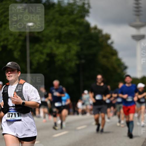 29.06.2025 - hella hamburg halbmarathon Dr. Thomas Lammeyer http://msf.ph/oto/8507782 29.06.2025 10:28:54 Kennedybrücke 1389, 1395, 2477, 2944, 3421, 4162, 4646, 4719, 5039, 5258, 5260, 5358, 5954, 6524, 6526, 7426, 7920, 7975, 8167, 8187, 8502, 8918, 8920, 10907, 11044, 11347 meine-sportfotos.de