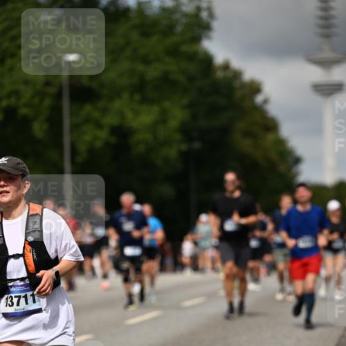 29.06.2025 - hella hamburg halbmarathon Dr. Thomas Lammeyer http://msf.ph/oto/8507784 29.06.2025 10:28:54 Kennedybrücke 1389, 1395, 2477, 2944, 3421, 4162, 4646, 4719, 5039, 5258, 5260, 5358, 5954, 6524, 6526, 7426, 7920, 7975, 8167, 8187, 8502, 8918, 8920, 10907, 11044, 11347 meine-sportfotos.de