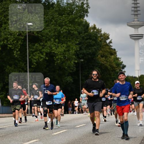 29.06.2025 - hella hamburg halbmarathon Dr. Thomas Lammeyer http://msf.ph/oto/8507786 29.06.2025 10:28:55 Kennedybrücke 1389, 1395, 2477, 2944, 3421, 4162, 4646, 4719, 5039, 5258, 5260, 5358, 5954, 6524, 6526, 7426, 7920, 7975, 8167, 8187, 8502, 8918, 8920, 10907, 11044, 11347 meine-sportfotos.de