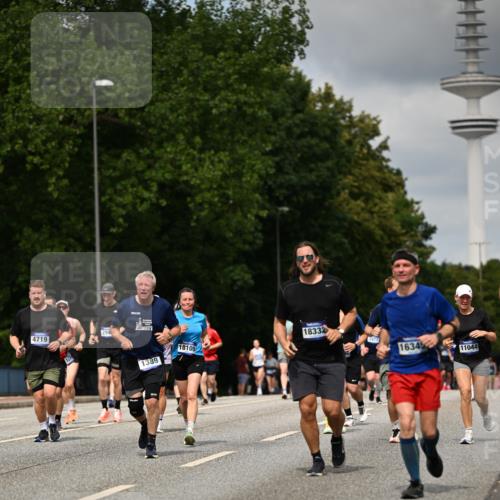 29.06.2025 - hella hamburg halbmarathon Dr. Thomas Lammeyer http://msf.ph/oto/8507797 29.06.2025 10:28:55 Kennedybrücke 1389, 1395, 2477, 2944, 3421, 4162, 4646, 4719, 5039, 5258, 5260, 5358, 5954, 6524, 6526, 7426, 7920, 7975, 8167, 8187, 8502, 8918, 8920, 10907, 11044, 11347 meine-sportfotos.de