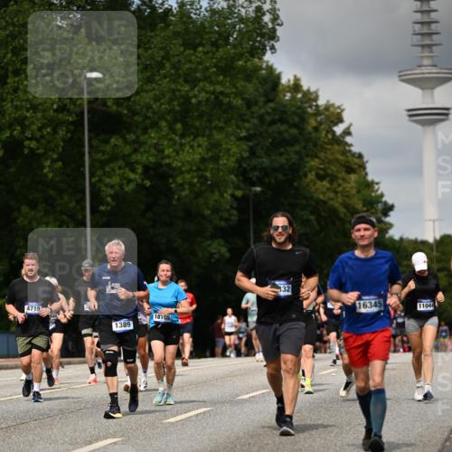 29.06.2025 - hella hamburg halbmarathon Dr. Thomas Lammeyer http://msf.ph/oto/8507803 29.06.2025 10:28:55 Kennedybrücke 1389, 1395, 2477, 2944, 3421, 4162, 4646, 4719, 5039, 5258, 5260, 5358, 5954, 6524, 6526, 7426, 7920, 7975, 8167, 8187, 8502, 8918, 8920, 10907, 11044, 11347 meine-sportfotos.de