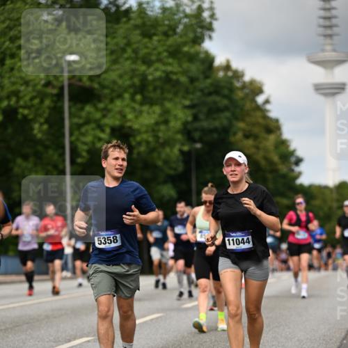 29.06.2025 - hella hamburg halbmarathon Dr. Thomas Lammeyer http://msf.ph/oto/8507908 29.06.2025 10:29:01 Kennedybrücke 1389, 1395, 2477, 2944, 3421, 3786, 4162, 4221, 4719, 5039, 5138, 5358, 5954, 6524, 6526, 7426, 7528, 7920, 7975, 8167, 8187, 8502, 8918, 8920, 9063, 10907, 11044, 11306, 11347 meine-sportfotos.de
