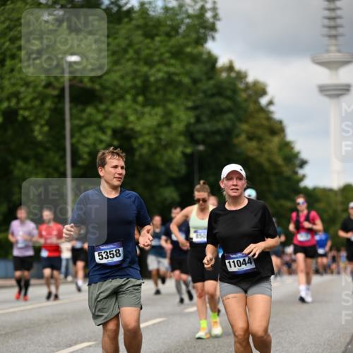 29.06.2025 - hella hamburg halbmarathon Dr. Thomas Lammeyer http://msf.ph/oto/8507915 29.06.2025 10:29:02 Kennedybrücke 1389, 1395, 2477, 2944, 3421, 3786, 4162, 4221, 4719, 5039, 5138, 5358, 5954, 6524, 6526, 7426, 7528, 7920, 7975, 8167, 8187, 8502, 8918, 8920, 9063, 10907, 11044, 11306, 11347 meine-sportfotos.de