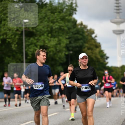 29.06.2025 - hella hamburg halbmarathon Dr. Thomas Lammeyer http://msf.ph/oto/8507917 29.06.2025 10:29:02 Kennedybrücke 1389, 1395, 2477, 2944, 3421, 3786, 4162, 4221, 4719, 5039, 5138, 5358, 5954, 6524, 6526, 7426, 7528, 7920, 7975, 8167, 8187, 8502, 8918, 8920, 9063, 10907, 11044, 11306, 11347 meine-sportfotos.de
