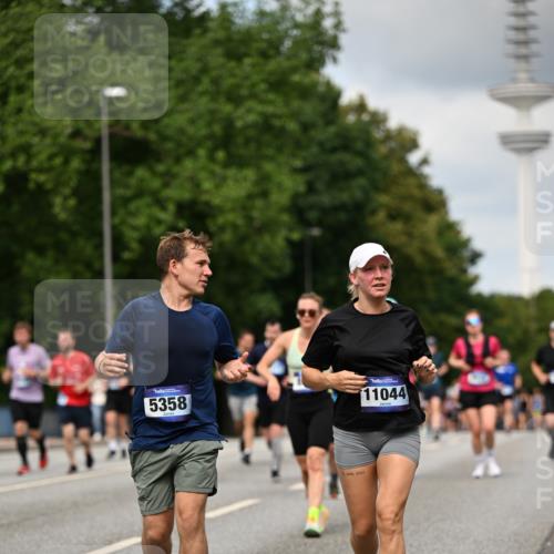 29.06.2025 - hella hamburg halbmarathon Dr. Thomas Lammeyer http://msf.ph/oto/8507918 29.06.2025 10:29:02 Kennedybrücke 1389, 1395, 2477, 2944, 3421, 3786, 4162, 4221, 4719, 5039, 5138, 5358, 5954, 6524, 6526, 7426, 7528, 7920, 7975, 8167, 8187, 8502, 8918, 8920, 9063, 10907, 11044, 11306, 11347 meine-sportfotos.de