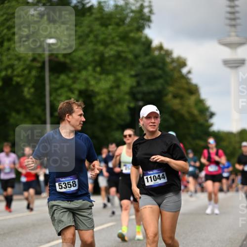 29.06.2025 - hella hamburg halbmarathon Dr. Thomas Lammeyer http://msf.ph/oto/8507921 29.06.2025 10:29:02 Kennedybrücke 1389, 1395, 2477, 2944, 3421, 3786, 4162, 4221, 4719, 5039, 5138, 5358, 5954, 6524, 6526, 7426, 7528, 7920, 7975, 8167, 8187, 8502, 8918, 8920, 9063, 10907, 11044, 11306, 11347 meine-sportfotos.de