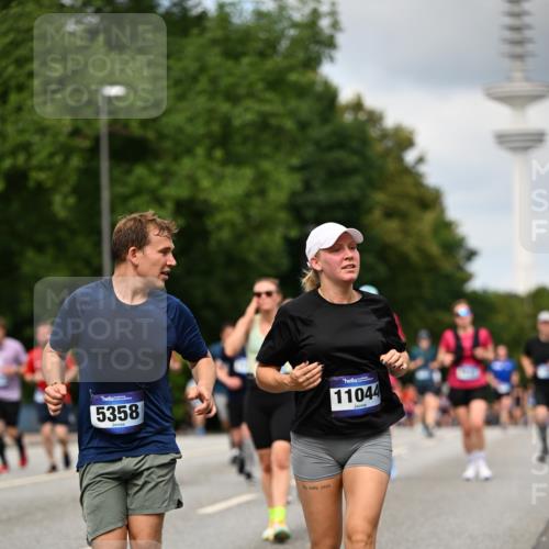 29.06.2025 - hella hamburg halbmarathon Dr. Thomas Lammeyer http://msf.ph/oto/8507932 29.06.2025 10:29:03 Kennedybrücke 1389, 1395, 2280, 2477, 2944, 3421, 3786, 4162, 4221, 4624, 4719, 5039, 5138, 5358, 6524, 6526, 7426, 7528, 7920, 7975, 8167, 8187, 8502, 9063, 10907, 11044, 11306, 11347 meine-sportfotos.de