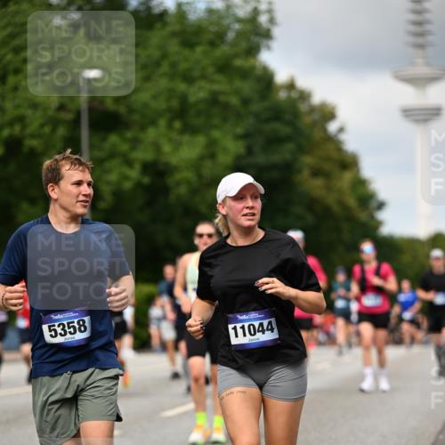 29.06.2025 - hella hamburg halbmarathon Dr. Thomas Lammeyer http://msf.ph/oto/8507940 29.06.2025 10:29:03 Kennedybrücke 1389, 1395, 2280, 2477, 2944, 3421, 3786, 4162, 4221, 4624, 4719, 5039, 5138, 5358, 6524, 6526, 7426, 7528, 7920, 7975, 8167, 8187, 8502, 9063, 10907, 11044, 11306, 11347 meine-sportfotos.de