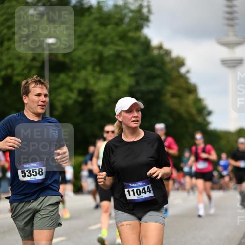 29.06.2025 - hella hamburg halbmarathon Dr. Thomas Lammeyer http://msf.ph/oto/8507942 29.06.2025 10:29:03 Kennedybrücke 1389, 1395, 2280, 2477, 2944, 3421, 3786, 4162, 4221, 4624, 4719, 5039, 5138, 5358, 6524, 6526, 7426, 7528, 7920, 7975, 8167, 8187, 8502, 9063, 10907, 11044, 11306, 11347 meine-sportfotos.de