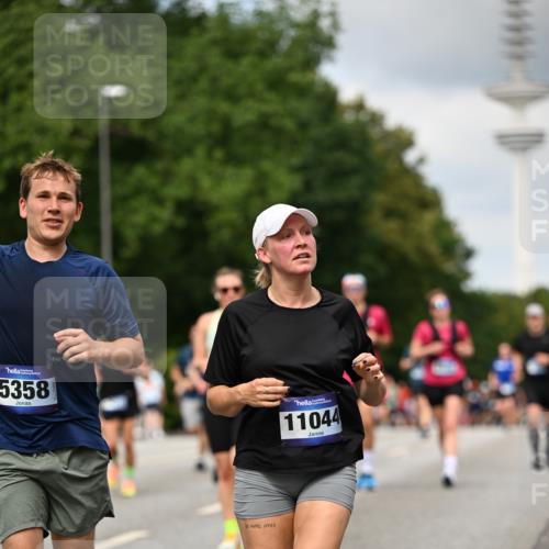 29.06.2025 - hella hamburg halbmarathon Dr. Thomas Lammeyer http://msf.ph/oto/8507946 29.06.2025 10:29:03 Kennedybrücke 1389, 1395, 2280, 2477, 2944, 3421, 3786, 4162, 4221, 4624, 4719, 5039, 5138, 5358, 6524, 6526, 7426, 7528, 7920, 7975, 8167, 8187, 8502, 9063, 10907, 11044, 11306, 11347 meine-sportfotos.de