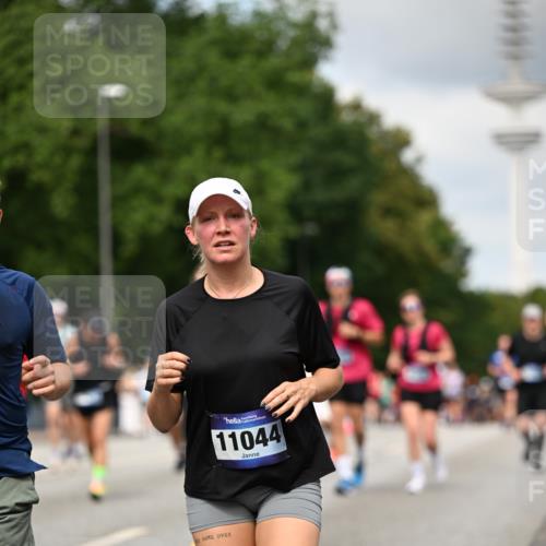 29.06.2025 - hella hamburg halbmarathon Dr. Thomas Lammeyer http://msf.ph/oto/8507958 29.06.2025 10:29:04 Kennedybrücke 1389, 1395, 2132, 2280, 2477, 2944, 3421, 3786, 4162, 4221, 4624, 4719, 5138, 5358, 5829, 5830, 6524, 6526, 7426, 7528, 7920, 7975, 8167, 8187, 8502, 9063, 10907, 11044, 11306, 11347 meine-sportfotos.de