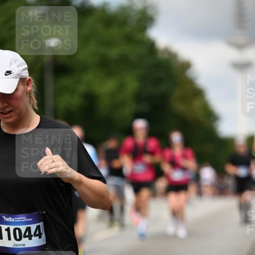 29.06.2025 - hella hamburg halbmarathon Dr. Thomas Lammeyer http://msf.ph/oto/8507976 29.06.2025 10:29:05 Kennedybrücke 1389, 1395, 2132, 2280, 2477, 2944, 3343, 3421, 3786, 4162, 4221, 4624, 4719, 5138, 5358, 5829, 5830, 6524, 6526, 7528, 7920, 7975, 8167, 8187, 8502, 9063, 10907, 11044, 11306, 11347 meine-sportfotos.de