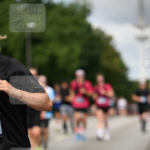 29.06.2025 - hella hamburg halbmarathon Dr. Thomas Lammeyer http://msf.ph/oto/8507978 29.06.2025 10:29:05 Kennedybrücke 1389, 1395, 2132, 2280, 2477, 2944, 3343, 3421, 3786, 4162, 4221, 4624, 4719, 5138, 5358, 5829, 5830, 6524, 6526, 7528, 7920, 7975, 8167, 8187, 8502, 9063, 10907, 11044, 11306, 11347 meine-sportfotos.de