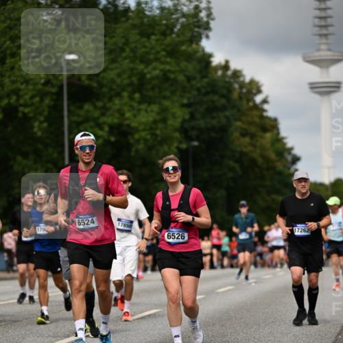 29.06.2025 - hella hamburg halbmarathon Dr. Thomas Lammeyer http://msf.ph/oto/8508019 29.06.2025 10:29:08 Kennedybrücke 1389, 1395, 2132, 2249, 2280, 2477, 2944, 3343, 3421, 3786, 4221, 4624, 4719, 5138, 5358, 5829, 5830, 6524, 6526, 7528, 7920, 7975, 8167, 8502, 9063, 10907, 11044, 11306, 11347 meine-sportfotos.de