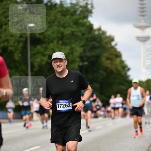 29.06.2025 - hella hamburg halbmarathon Dr. Thomas Lammeyer http://msf.ph/oto/8508090 29.06.2025 10:29:12 Kennedybrücke 1352, 1389, 1395, 2132, 2249, 2280, 2477, 2944, 3343, 3421, 3786, 4221, 4624, 4719, 5138, 5358, 5829, 5830, 6261, 6524, 6526, 7528, 7975, 8167, 8502, 9063, 10907, 11044, 11306, 11347 meine-sportfotos.de