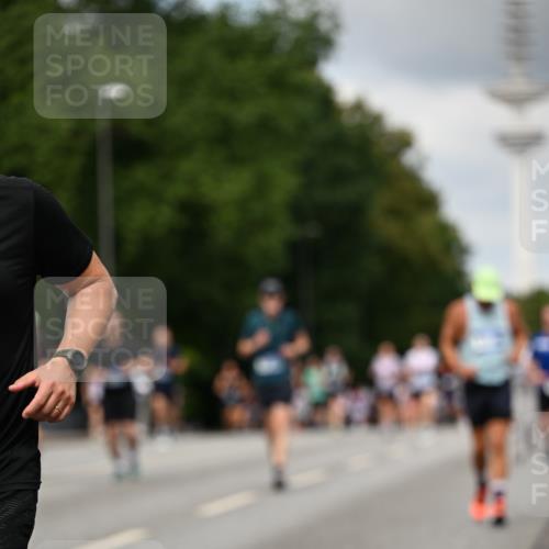 29.06.2025 - hella hamburg halbmarathon Dr. Thomas Lammeyer http://msf.ph/oto/8508120 29.06.2025 10:29:13 Kennedybrücke 1352, 1389, 1395, 2132, 2249, 2280, 2477, 2944, 3343, 3421, 3786, 4221, 4624, 4719, 5138, 5358, 5829, 5830, 6261, 6524, 6526, 7528, 7975, 8167, 8502, 9063, 10907, 11044, 11306, 11347 meine-sportfotos.de