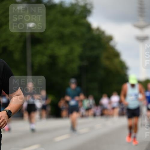 29.06.2025 - hella hamburg halbmarathon Dr. Thomas Lammeyer http://msf.ph/oto/8508122 29.06.2025 10:29:13 Kennedybrücke 1352, 1389, 1395, 2132, 2249, 2280, 2477, 2944, 3343, 3421, 3786, 4221, 4624, 4719, 5138, 5358, 5829, 5830, 6261, 6524, 6526, 7528, 7975, 8167, 8502, 9063, 10907, 11044, 11306, 11347 meine-sportfotos.de